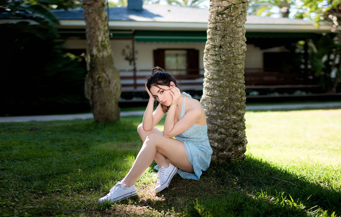 Фото обои girl, dress, model, brunette, sneakers