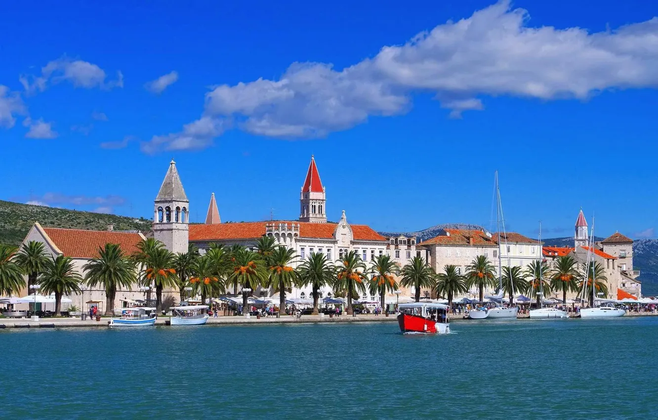 Фото обои море, город, пристань, лодки, набережная, Хорватия, Трогир