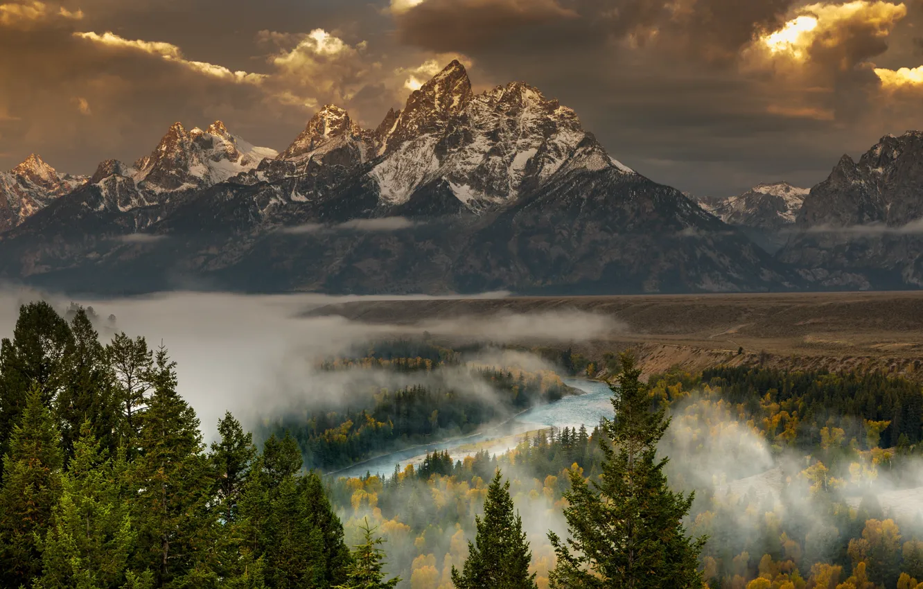 Фото обои небо, облака, деревья, горы, природа, туман, река, скалы