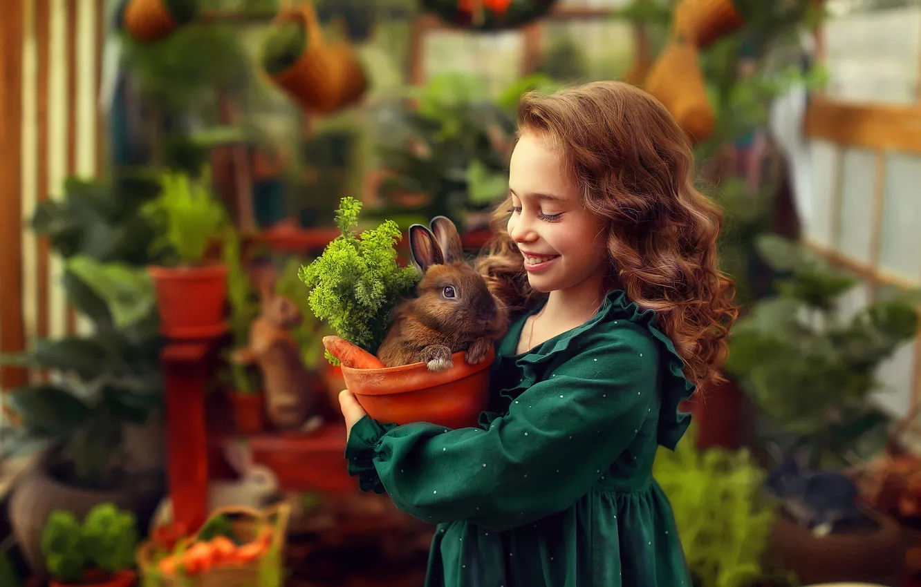 Фото обои улыбка, настроение, кролик, девочка, рыжая, рыжеволосая, Любовь Пятовская