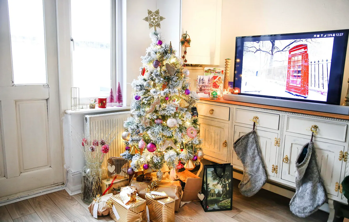 Фото обои игрушки, елка, новый год, телевизор, подарки