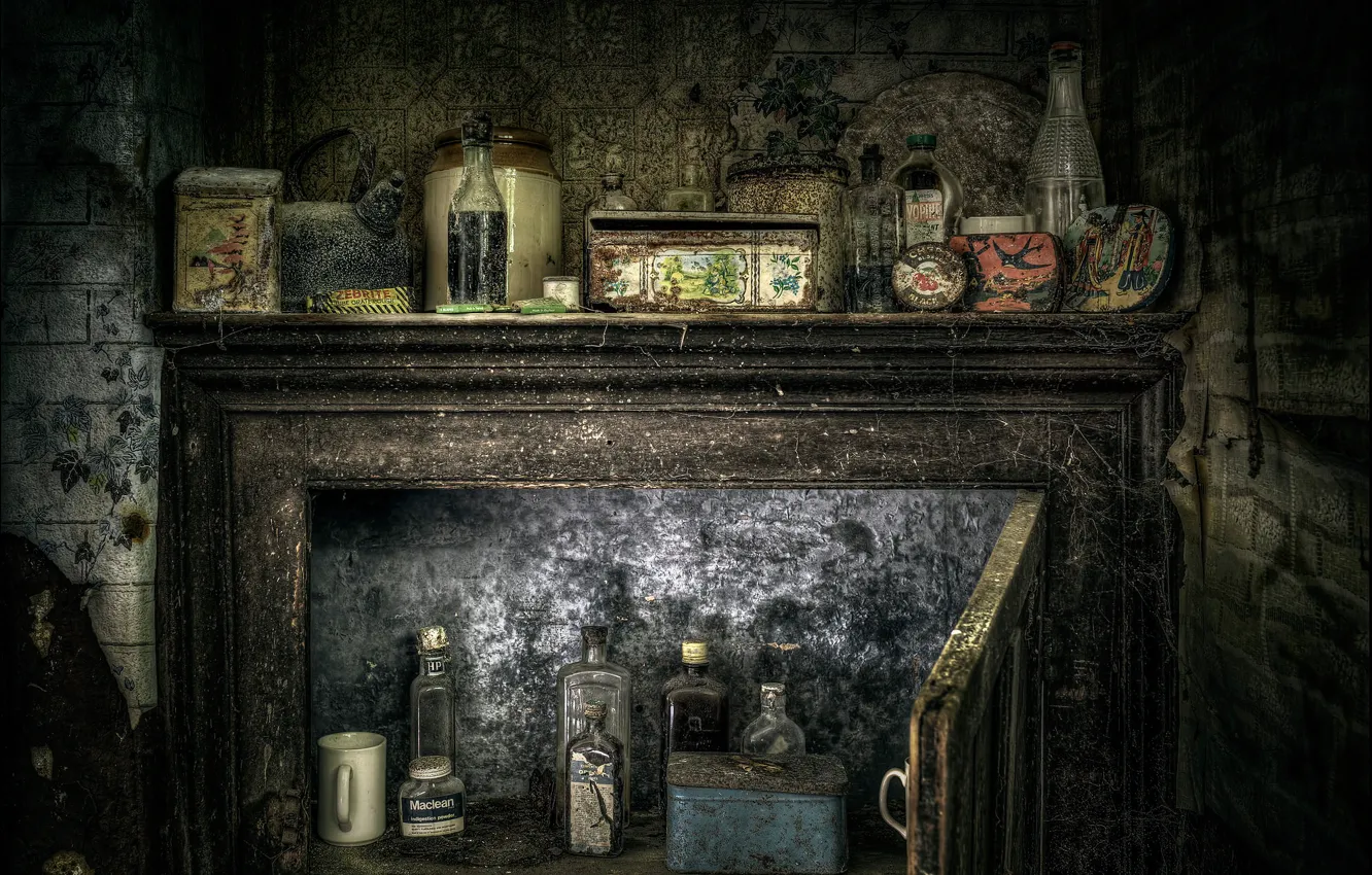 Фото обои паутина, пыль, шкаф, банки, древность, склянки