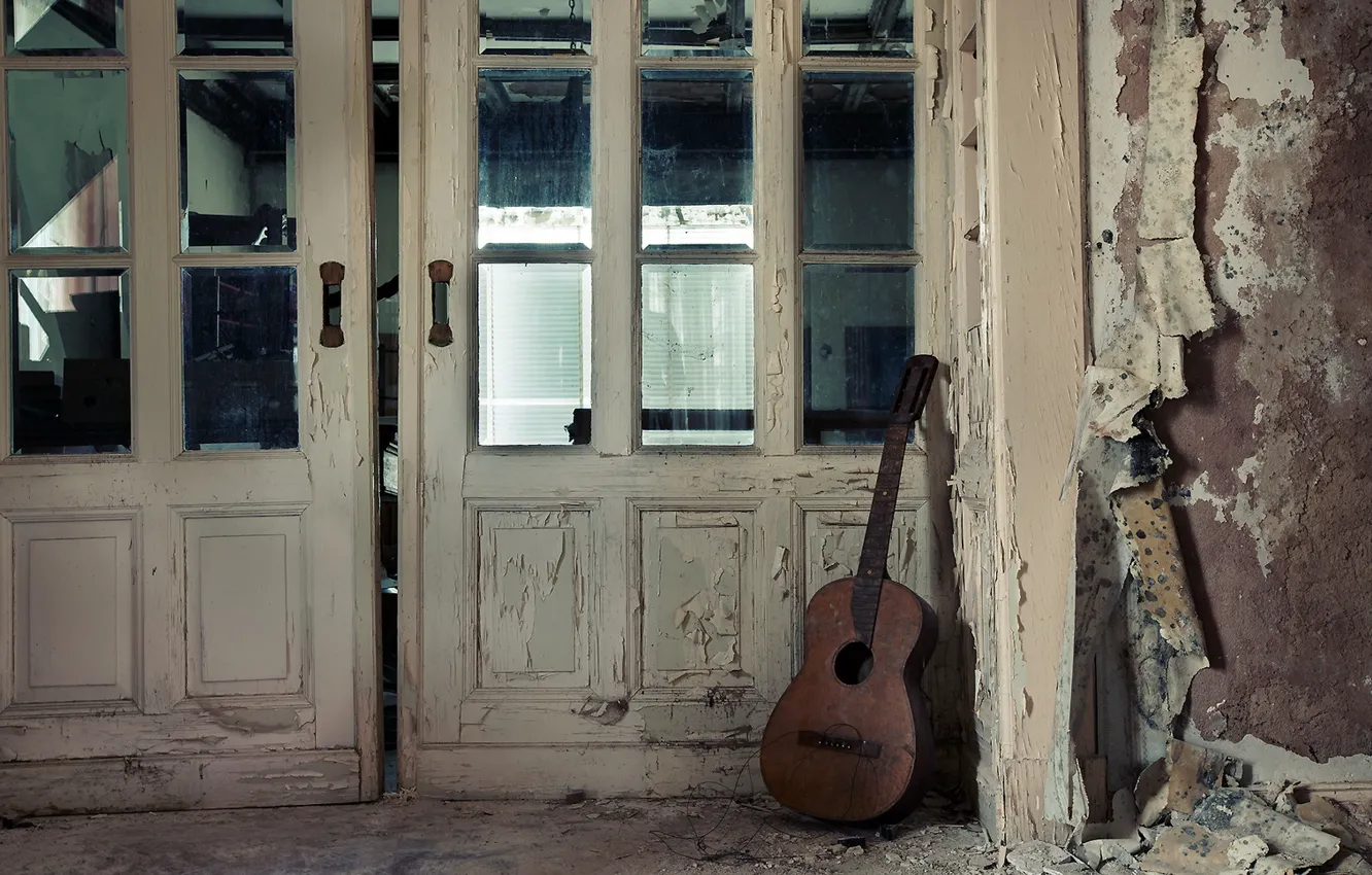 Фото обои музыка, гитара, дверь