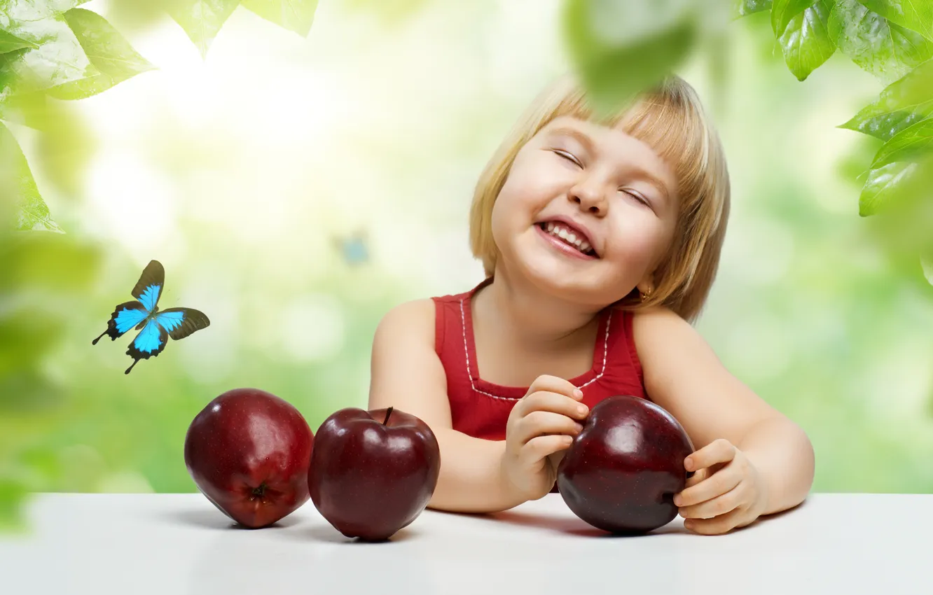 Фото обои улыбка, бабочка, яблоки, девочка