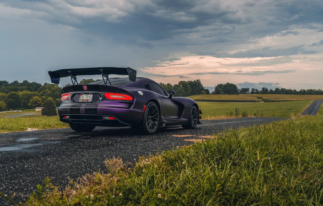 Dodge Viper закат