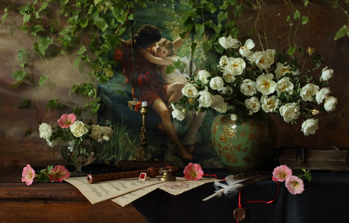 Фото обои перо, розы, свеча, картина, кольцо, книга, ваза