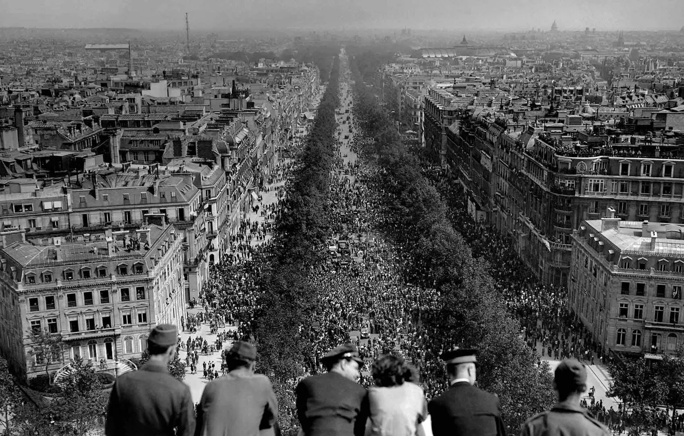 Фото обои Франция, Париж, Елисейские Поля, 8-е мая 1945 года, День победы над нацизмом, вид с Триумфальной …