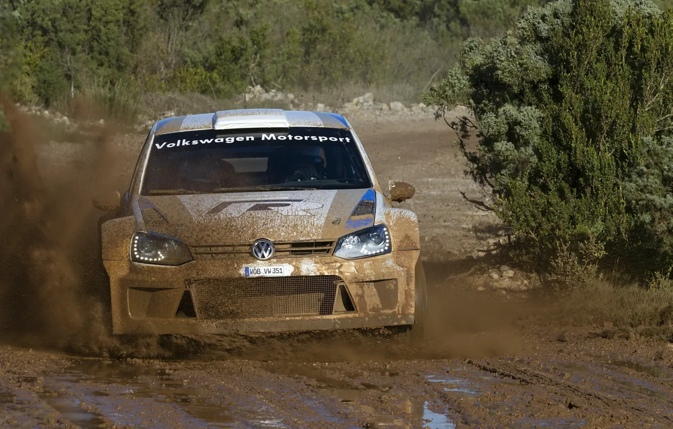 Фото обои Volkswagen, Машина, лужа, Лого, Капот, Грязь, WRC, Rally