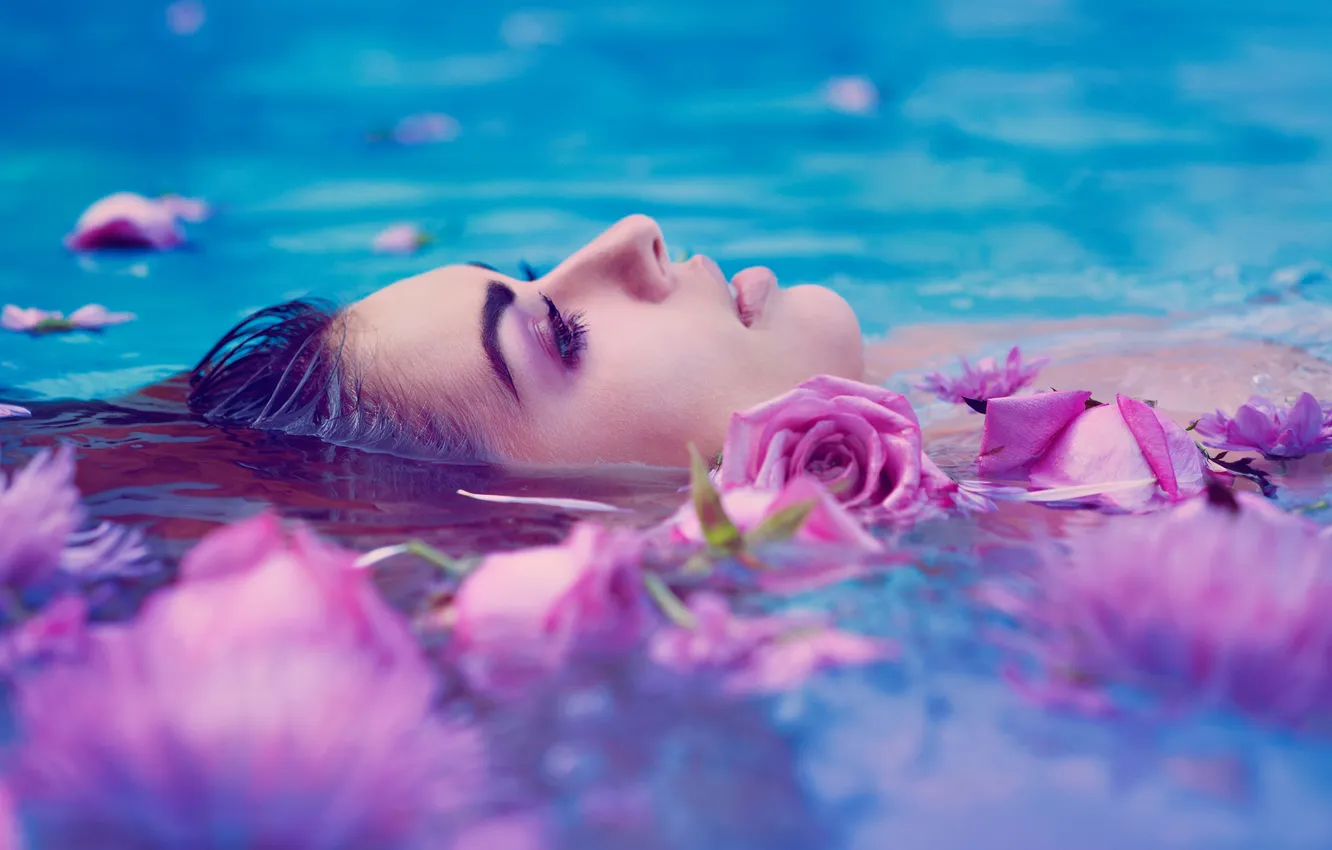 Фото обои вода, цветы, лицо, розы, Brooke Leigh Josa