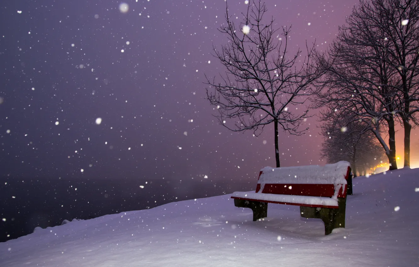 Фото обои зима, снег, ночь, город, скамья