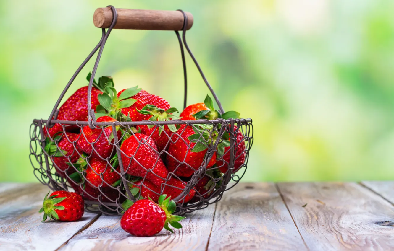 Фото обои лето, ягоды, клубника, корзинка, спелая