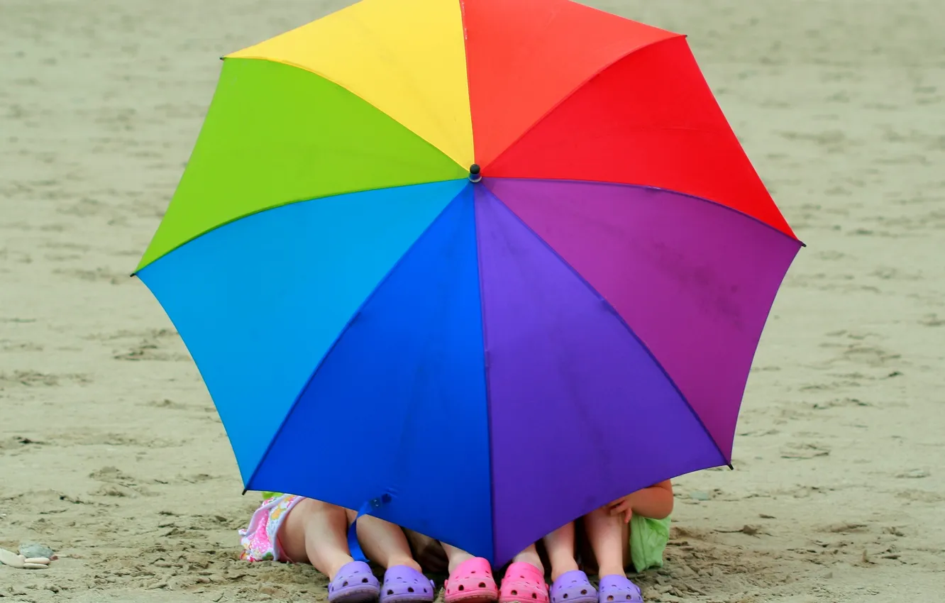 Фото обои пляж, лето, природа, дети, зонтик, ноги, настроения, девочки