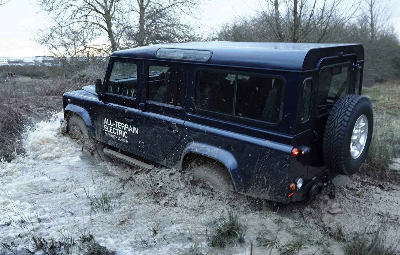 Фото обои лужа, прототип, Land Rover, Defender, 2013, All-terrain Electric Research Vehicle