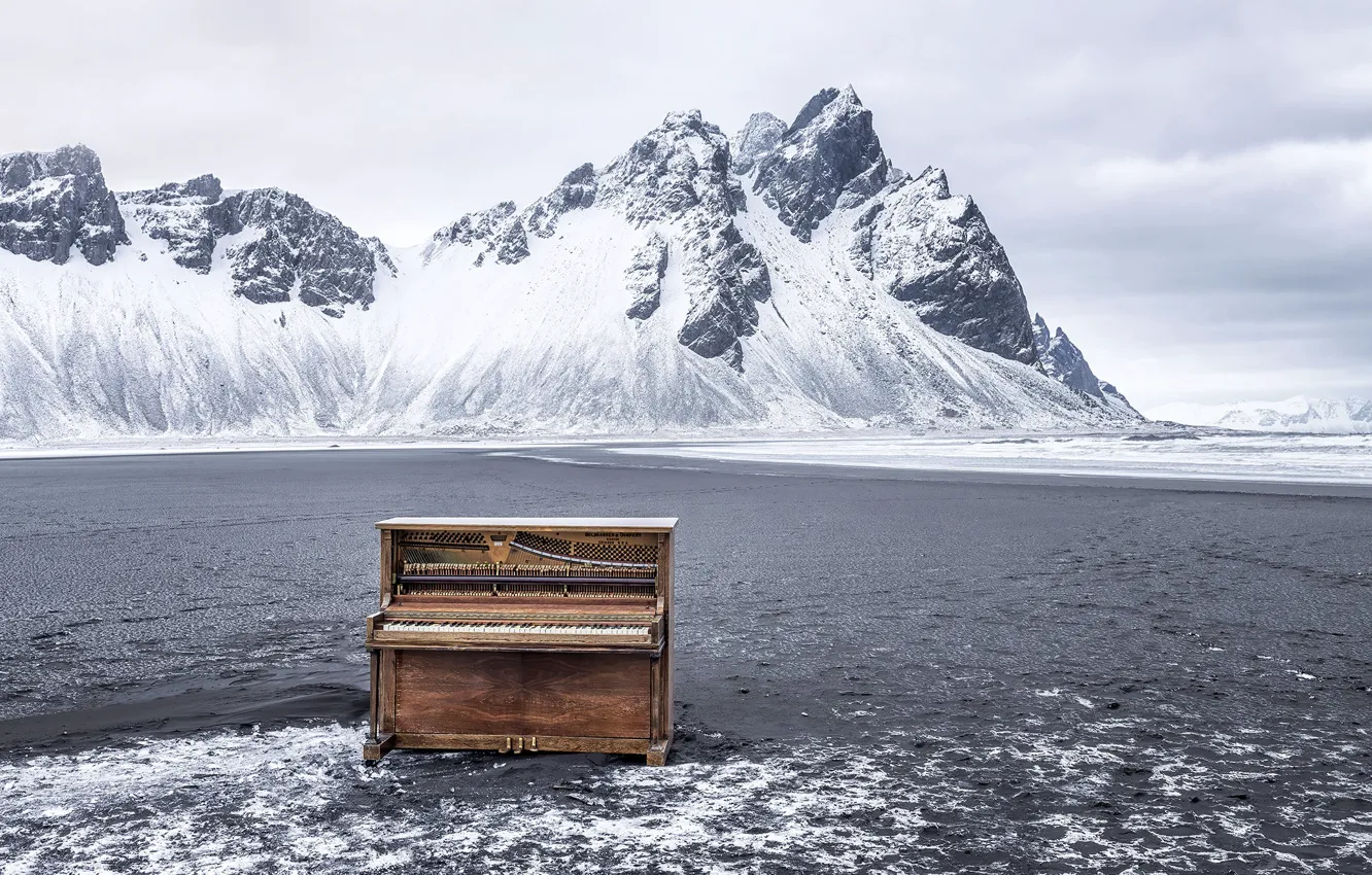 Фото обои Iceland, Vestrahorn, Hofn, Abandoned Piano