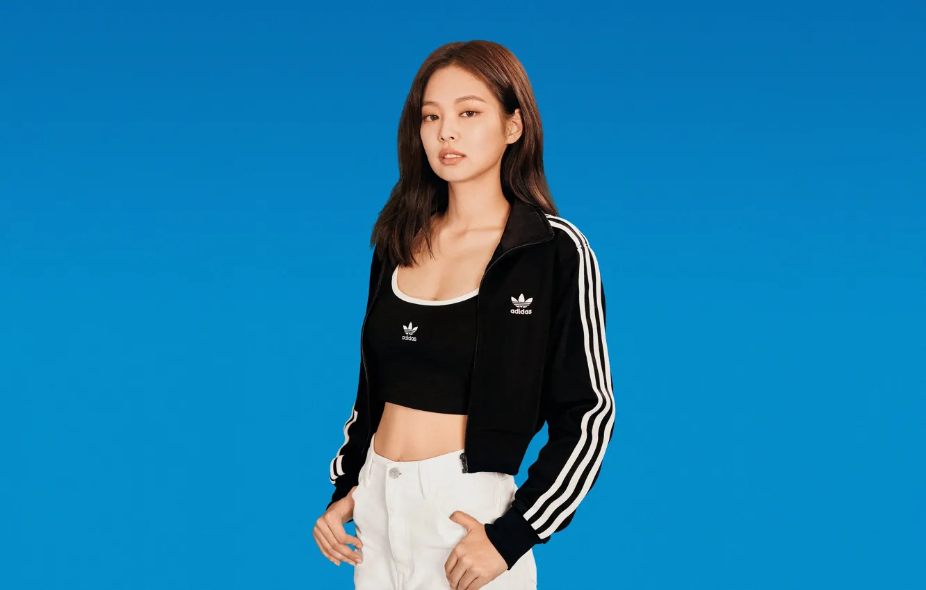 Фото обои Adidas, обои для рабочего стола, kpop, blackpink, блэкпинк, корейская певица, kim jennie, ким дженни