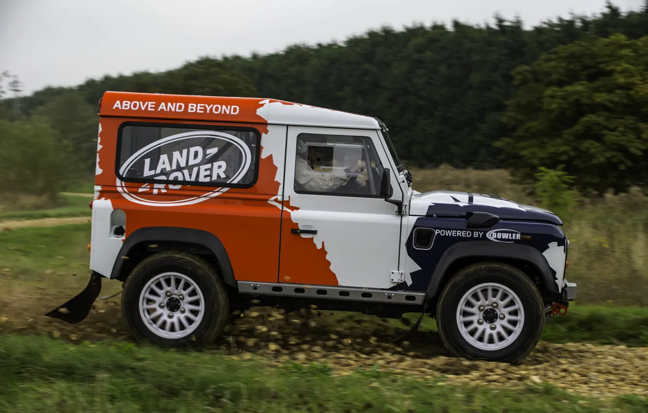 Фото обои Land Rover, вид сбоку, Defender, 2013, 2014, Challenge, Bowler