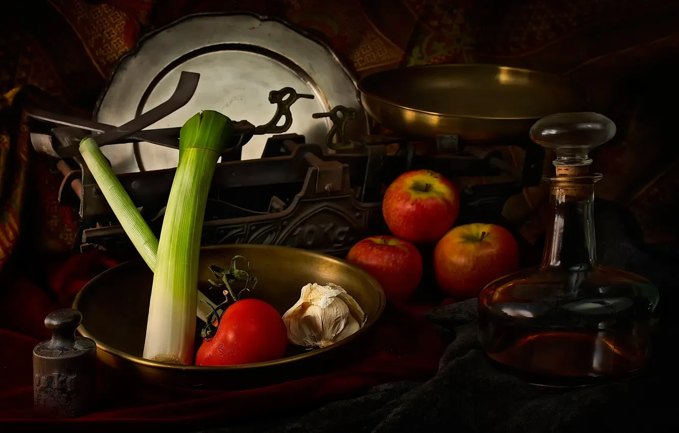 Фото обои яблоки, лук, весы, томат, чеснок