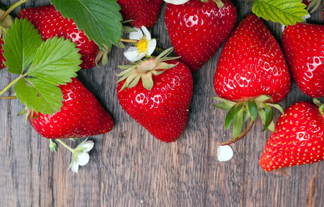 Фото обои ягоды, клубника, wood, strawberry, fresh berries
