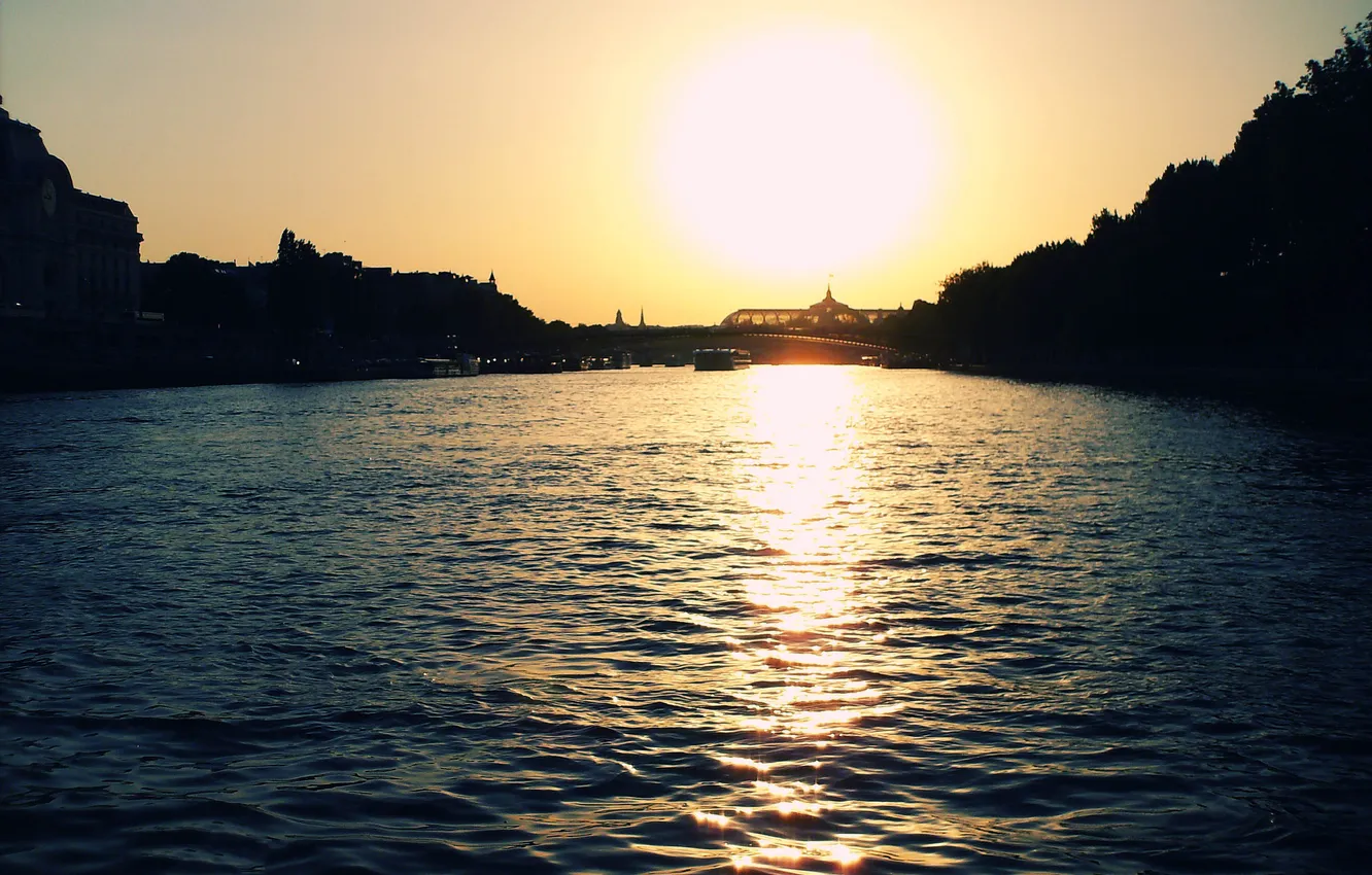 Фото обои вода, солнце, закат, мост, река, корабль, париж, франция