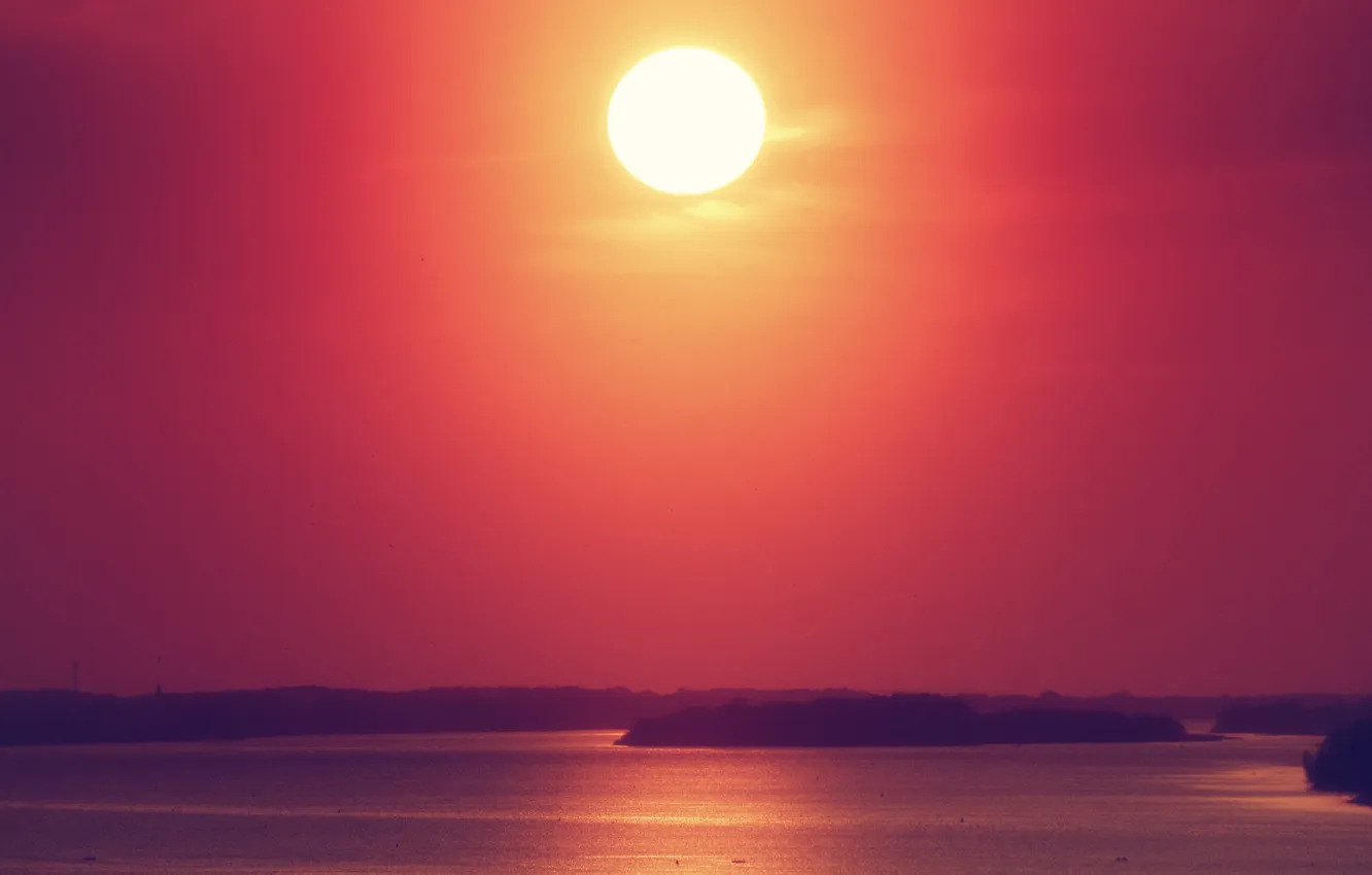 Фото обои закат, озеро, отражение, лодки, оранжевое небо, берег озера