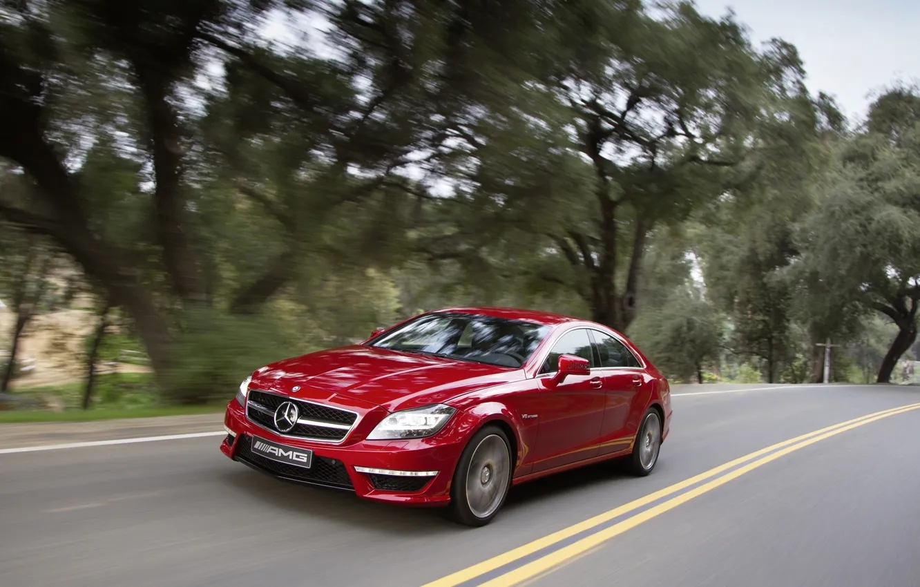 Фото обои дорога, деревья, красный, Mercedes-Benz, скорость, седан, мерседес, AMG