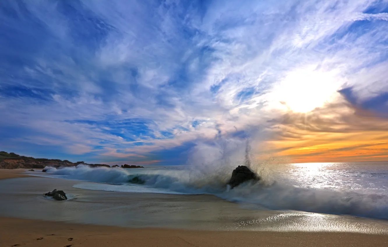 Фото обои песок, море, небо, облака, берег, волна, прибой