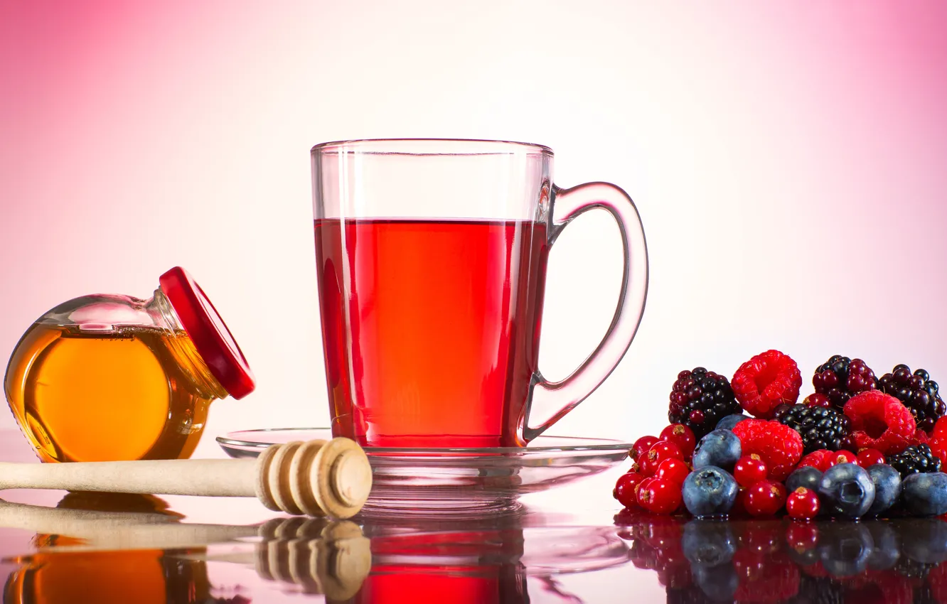 Фото обои ягоды, фон, чай, кружка, мёд, баночка