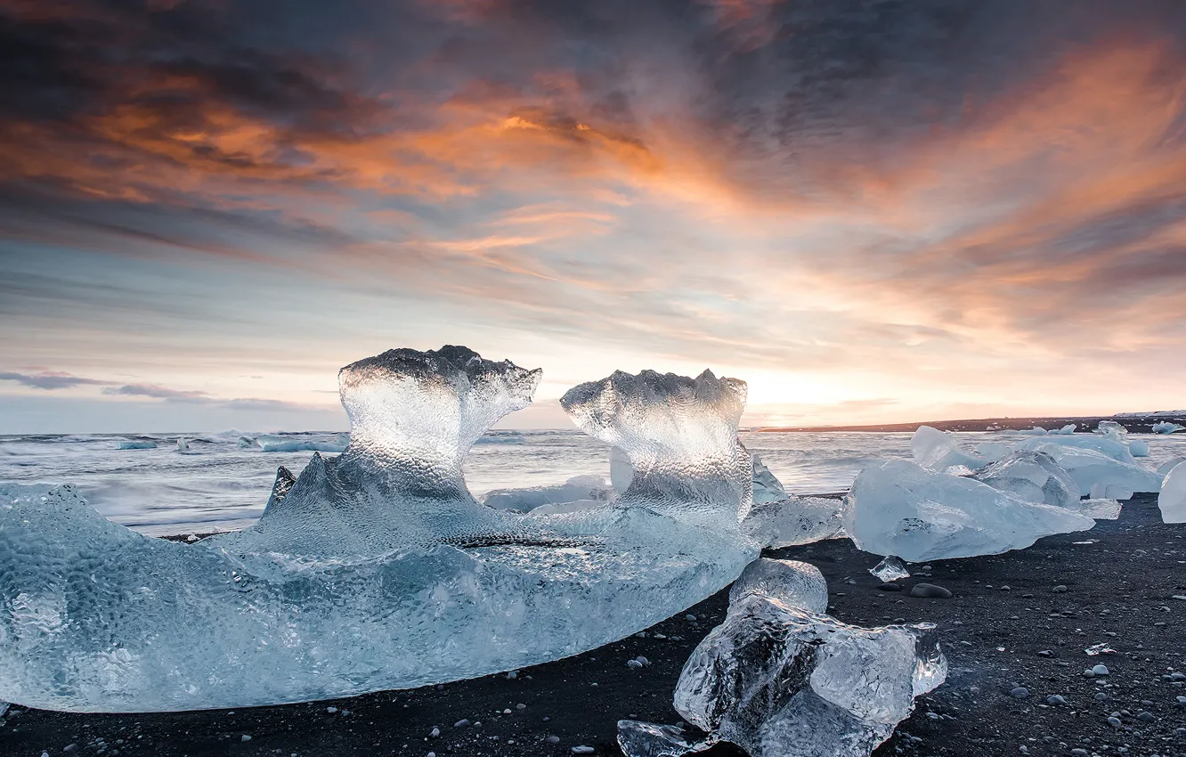 Фото обои море, пляж, свет, камни, лёд, Исландия, ледниковая лагуна Йёкюльсаурлоун