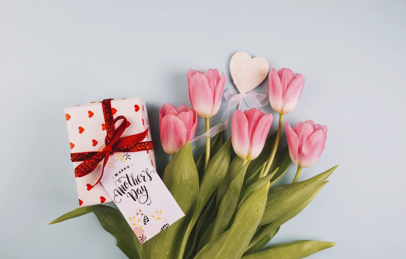 Фото обои подарок, букет, тюльпаны, сердечко, открытка