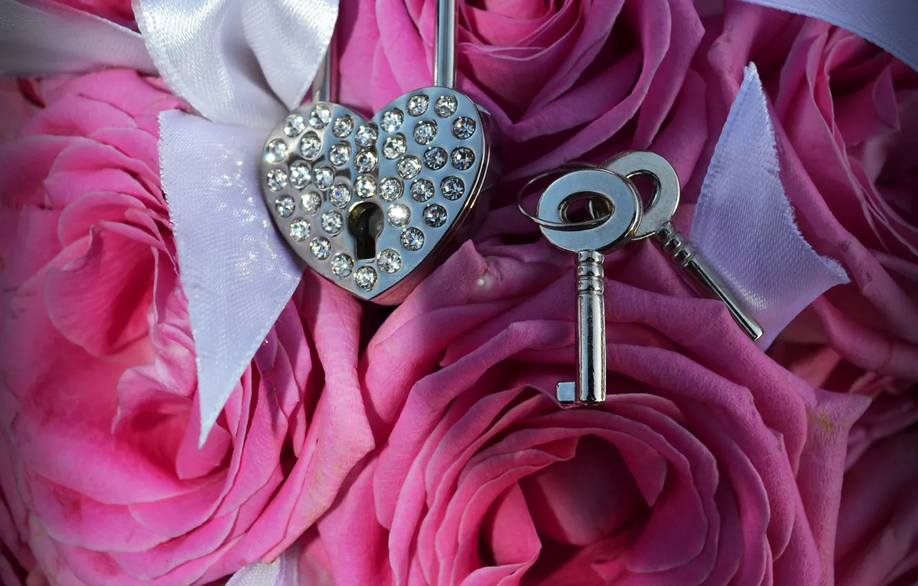 Фото обои цветы, ленты, замок, розы, букет, стразы, розовые, ключи