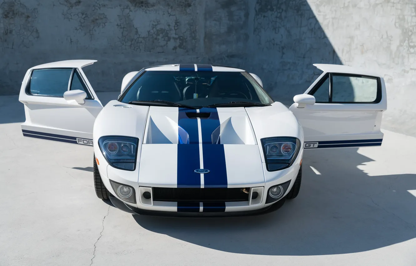 Фото обои Белый, Суперкар, Передок, Американский автомобиль, Синие полосы, 2005 Ford GT
