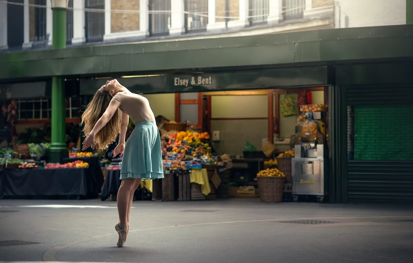 Фото обои город, танец, балерина, Marine Fauvet