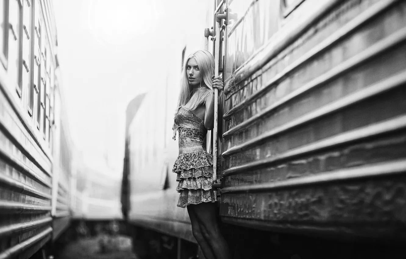Фото обои девушка, вагон, поезда, Karen Abramyan