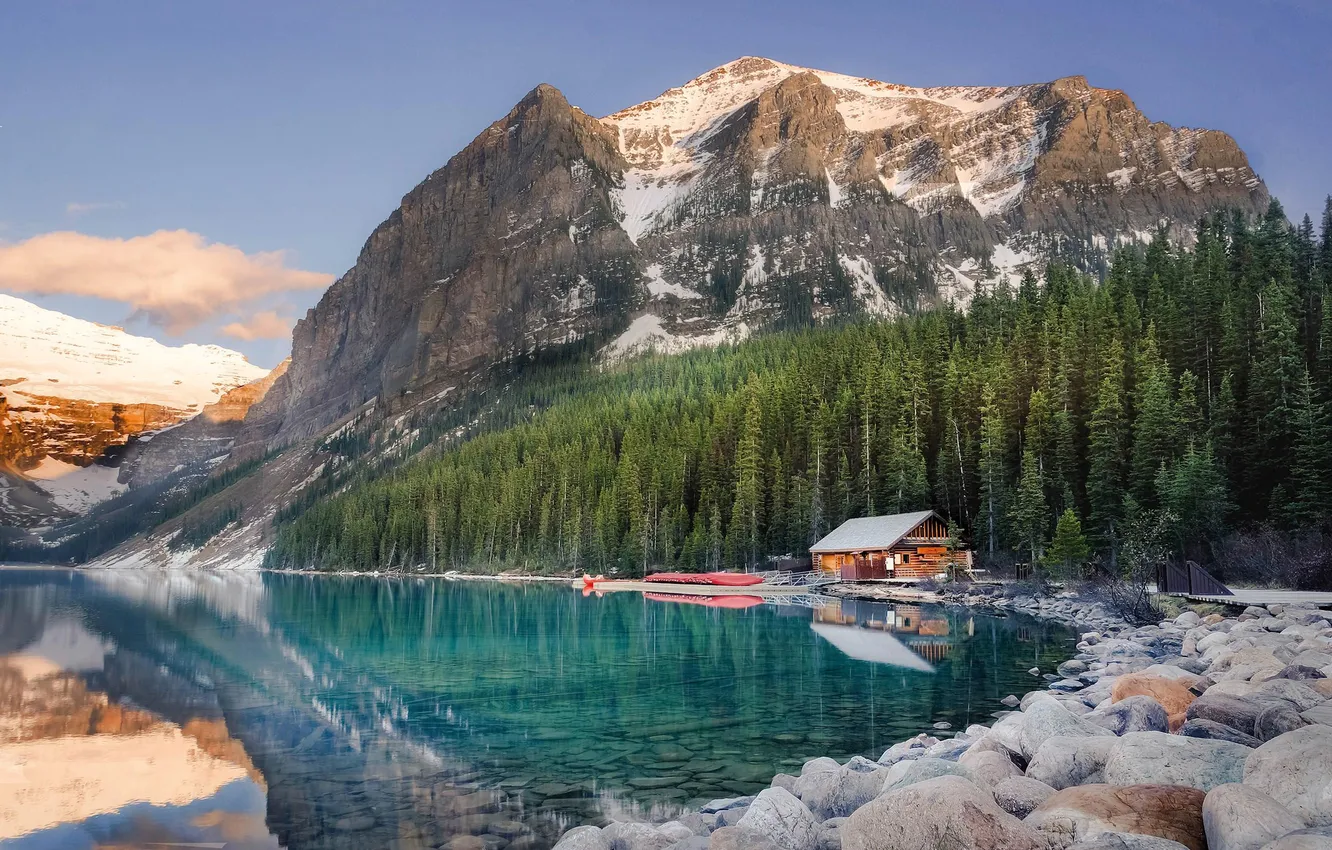 Фото обои лес, горы, озеро, камни, домик