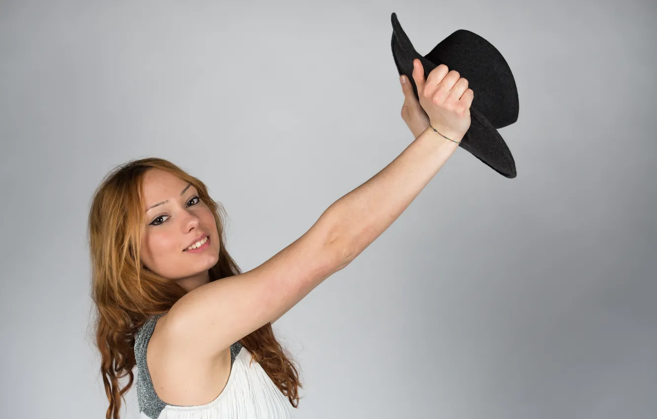 Фото обои взгляд, улыбка, модель, шляпа, Teresita