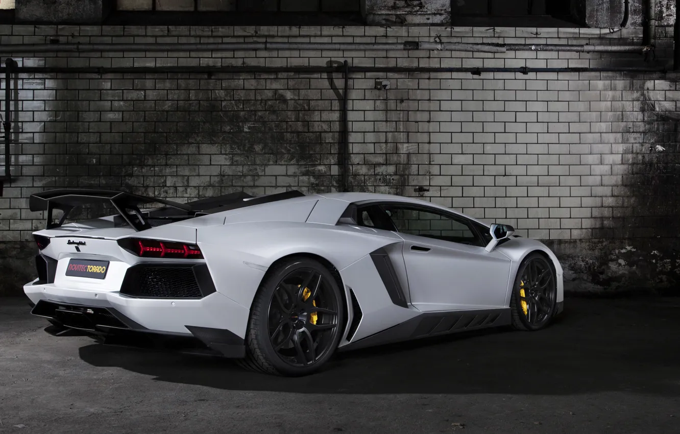 Фото обои белый, Lamborghini, суперкар, tuning, задок, LP700-4, Aventador, Novitec