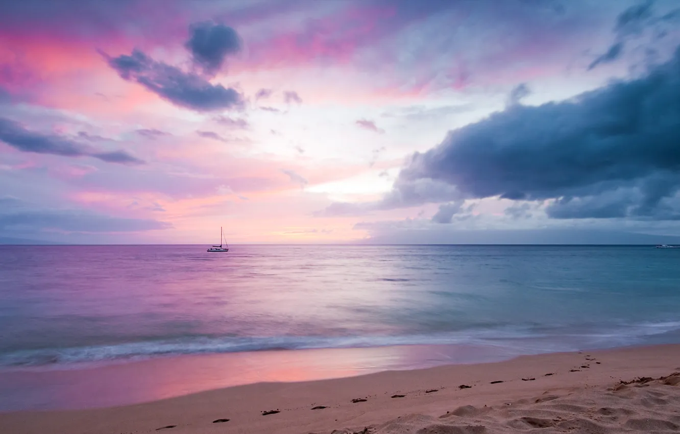 Фото обои море, небо, облака, закат, следы, берег, лодка, Гавайи