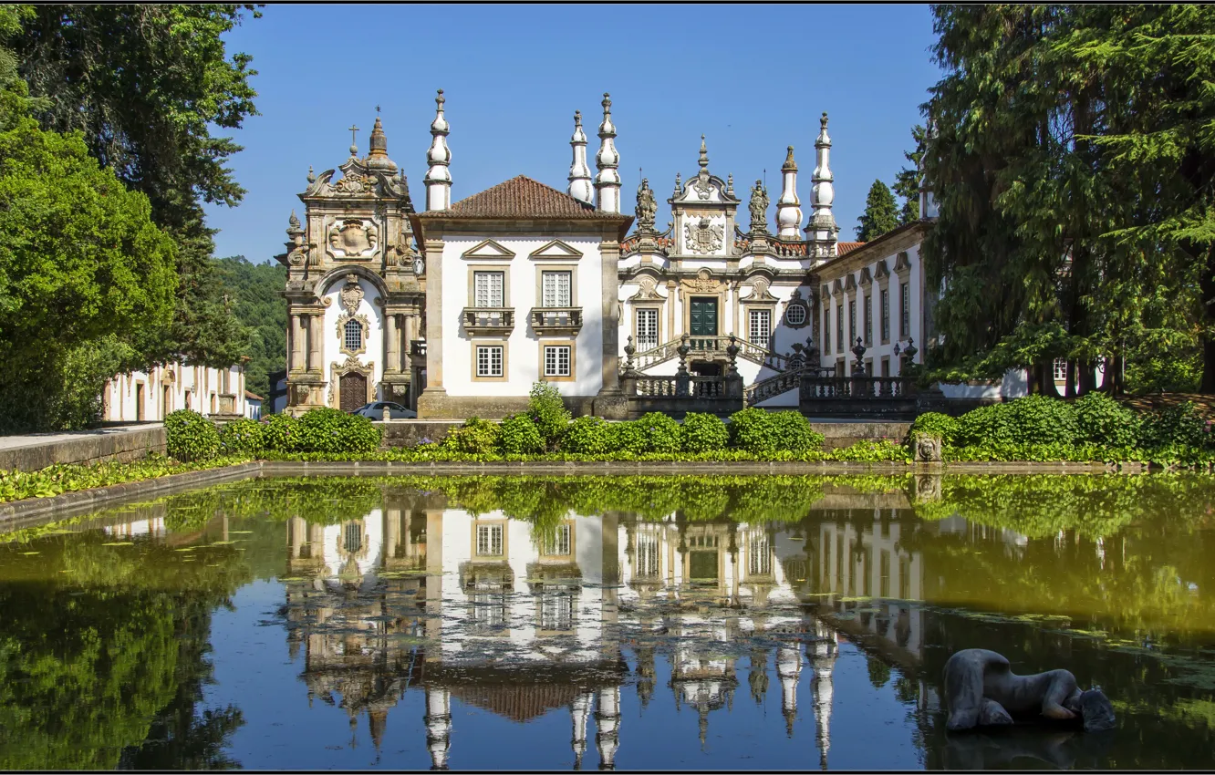 Фото обои зелень, вода, деревья, дом, пруд, отражение, Португалия, архитектура