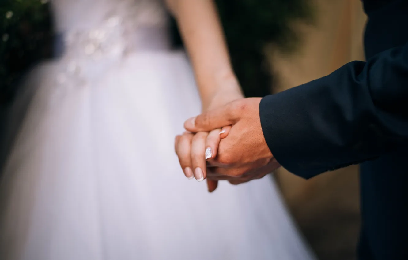 Фото обои руки, невеста, жених, маникюр