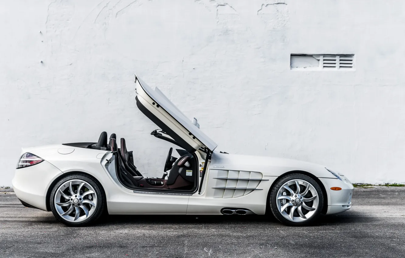 Фото обои Roadster, Белый, Двери, 2009, Вид Сбоку, Mercedes-Benz SLR McLaren