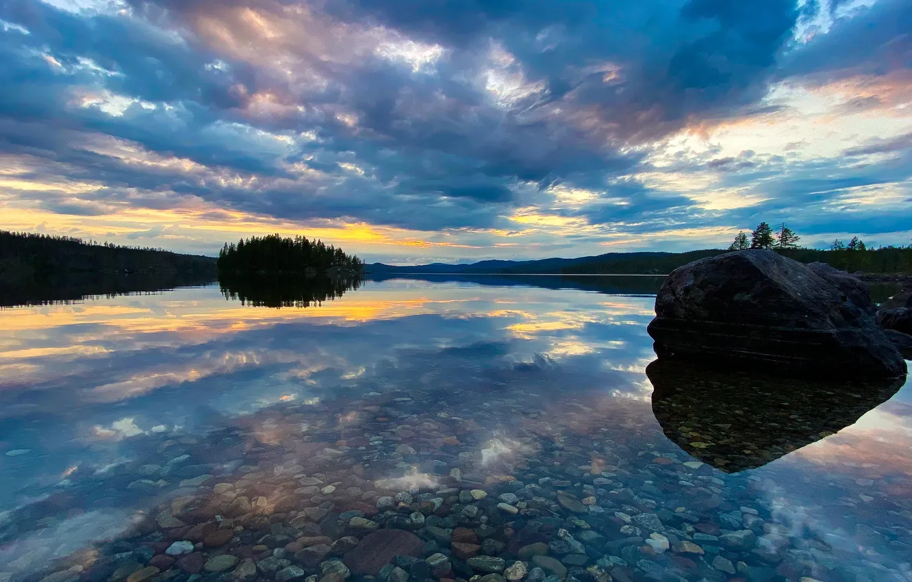 Фото обои облака, синева, камни, скалы, даль, водоем