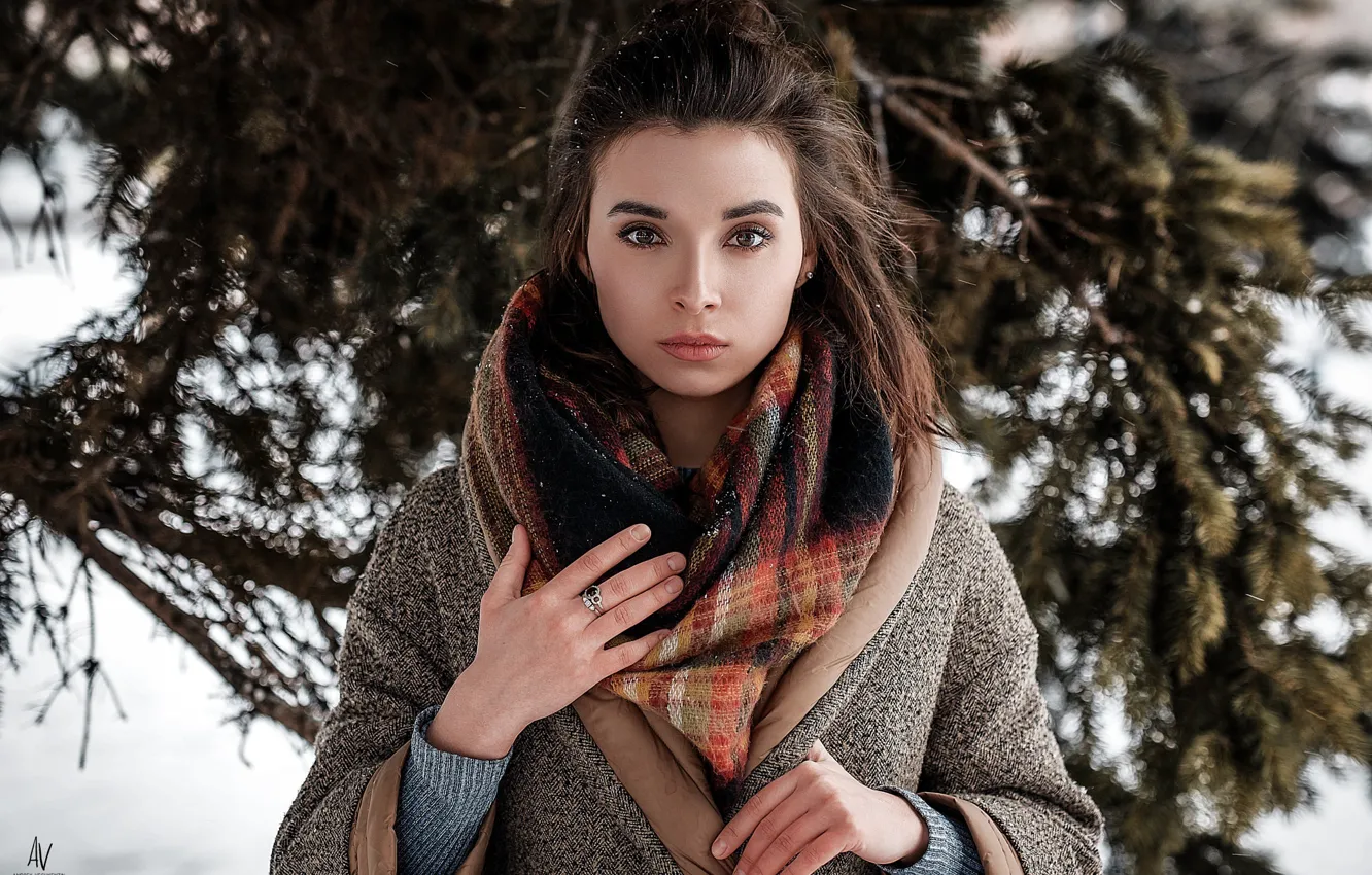 Фото обои зима, взгляд, девушка, снег, шарф, фотограф, платок, Model