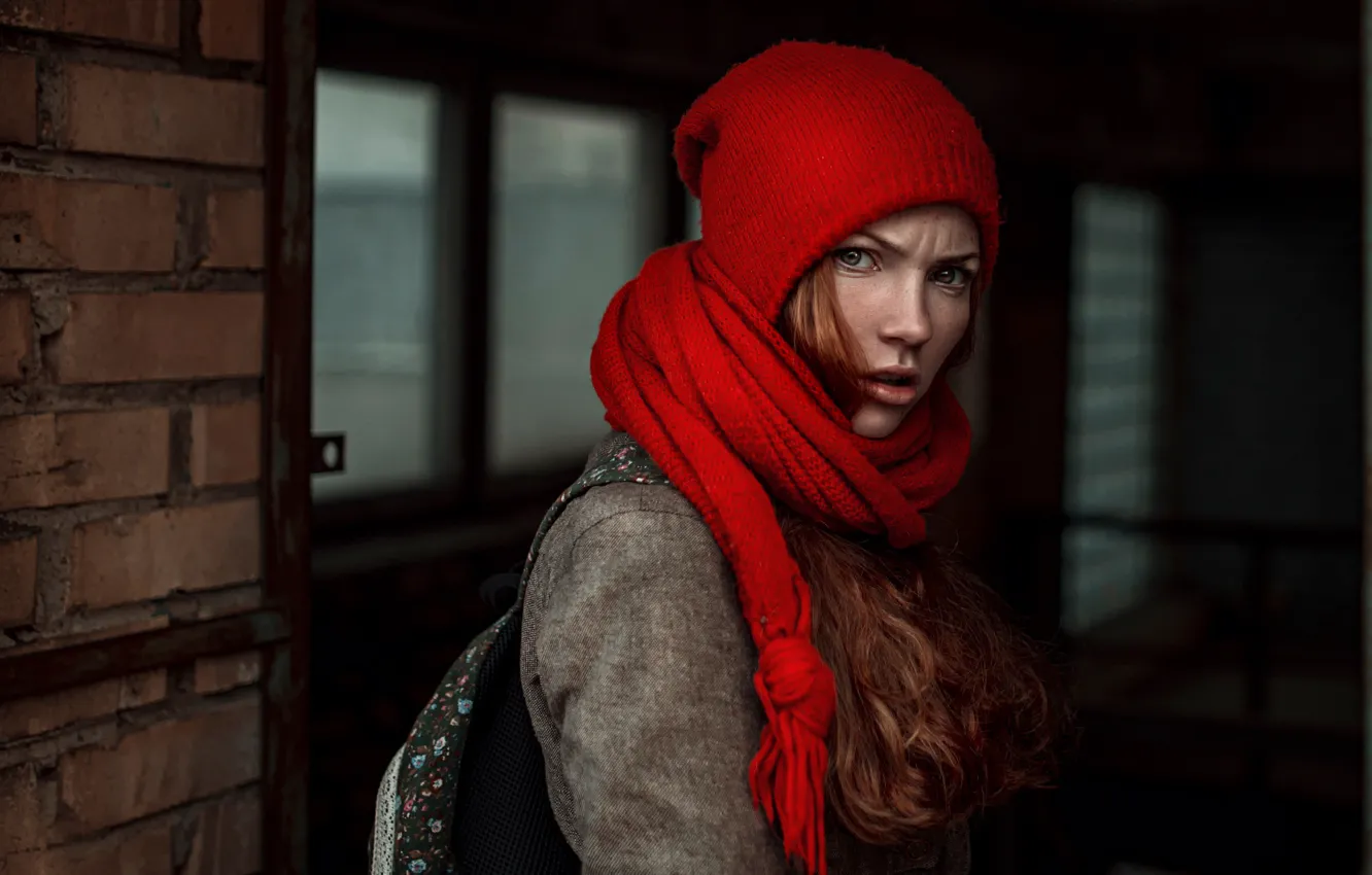 Фото обои девушка, шапка, шарф, Георгий Чернядьев, Angry girl