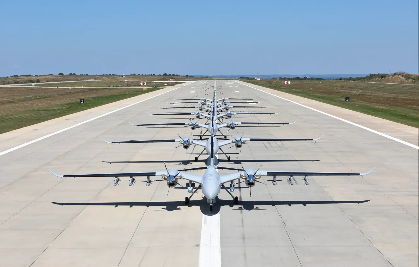Фото обои Airport, UAV, Bayraktar Akıncı