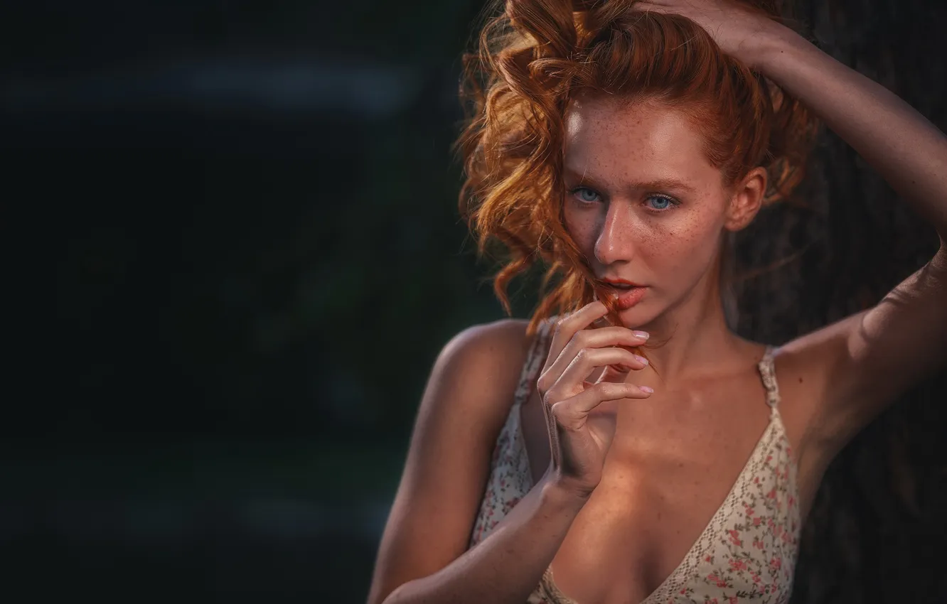Фото обои девушка, dress, blue eyes, model, women, redhead, freckles, neckline