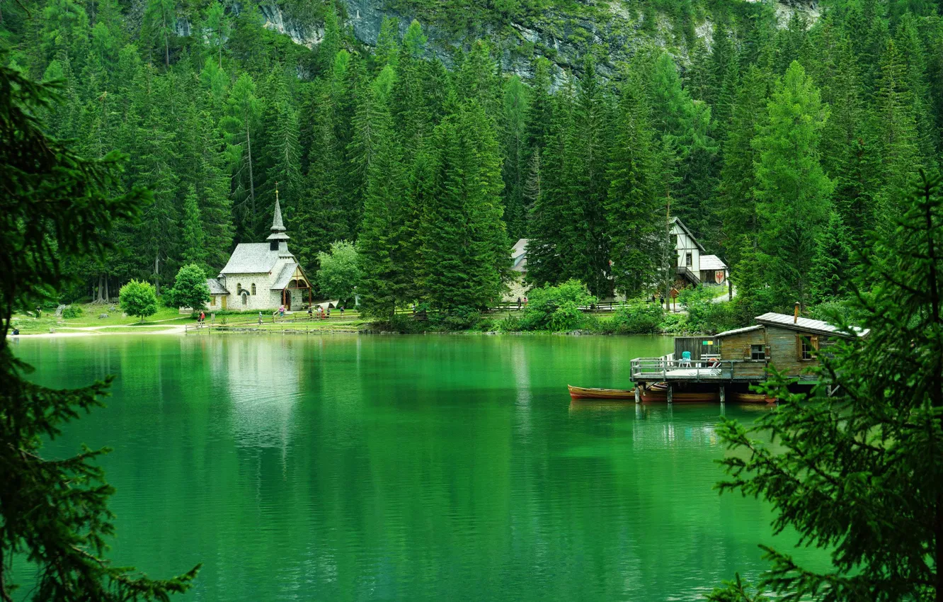 Фото обои лес, горы, берег, лодка, водоем