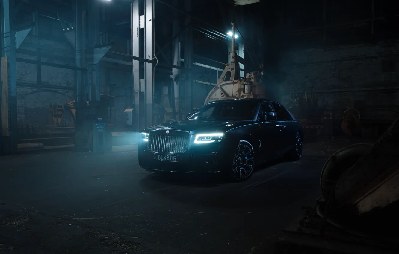 Фото обои Rolls-Royce, Light, Ghost, Front, Black, Rolls-Royce Ghost, Black Badge, 2022