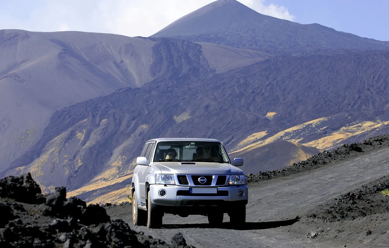 Фото обои горы, внедорожник, Nissan patrol