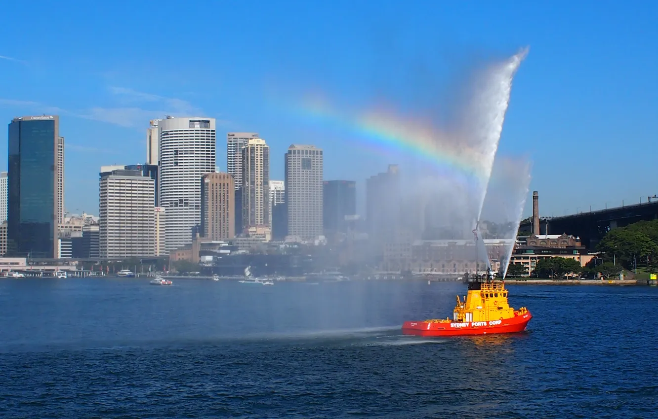 Фото обои брызги, радуга, буксир, приветствие, струи воды, Сиднейская бухта, малый корабль
