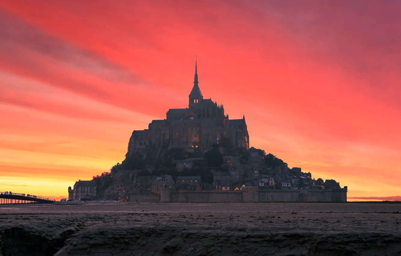 Фото обои небо, замок, Франция, зарево, Le mont Saint Michel